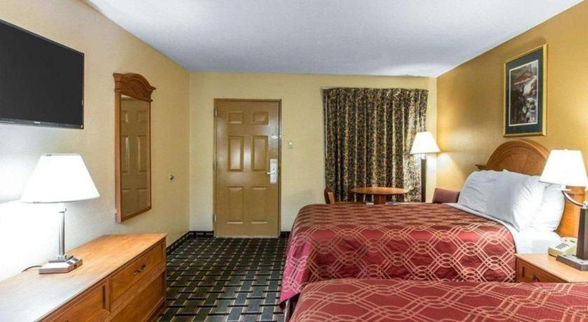 Econo Lodge Dalton Exterior photo